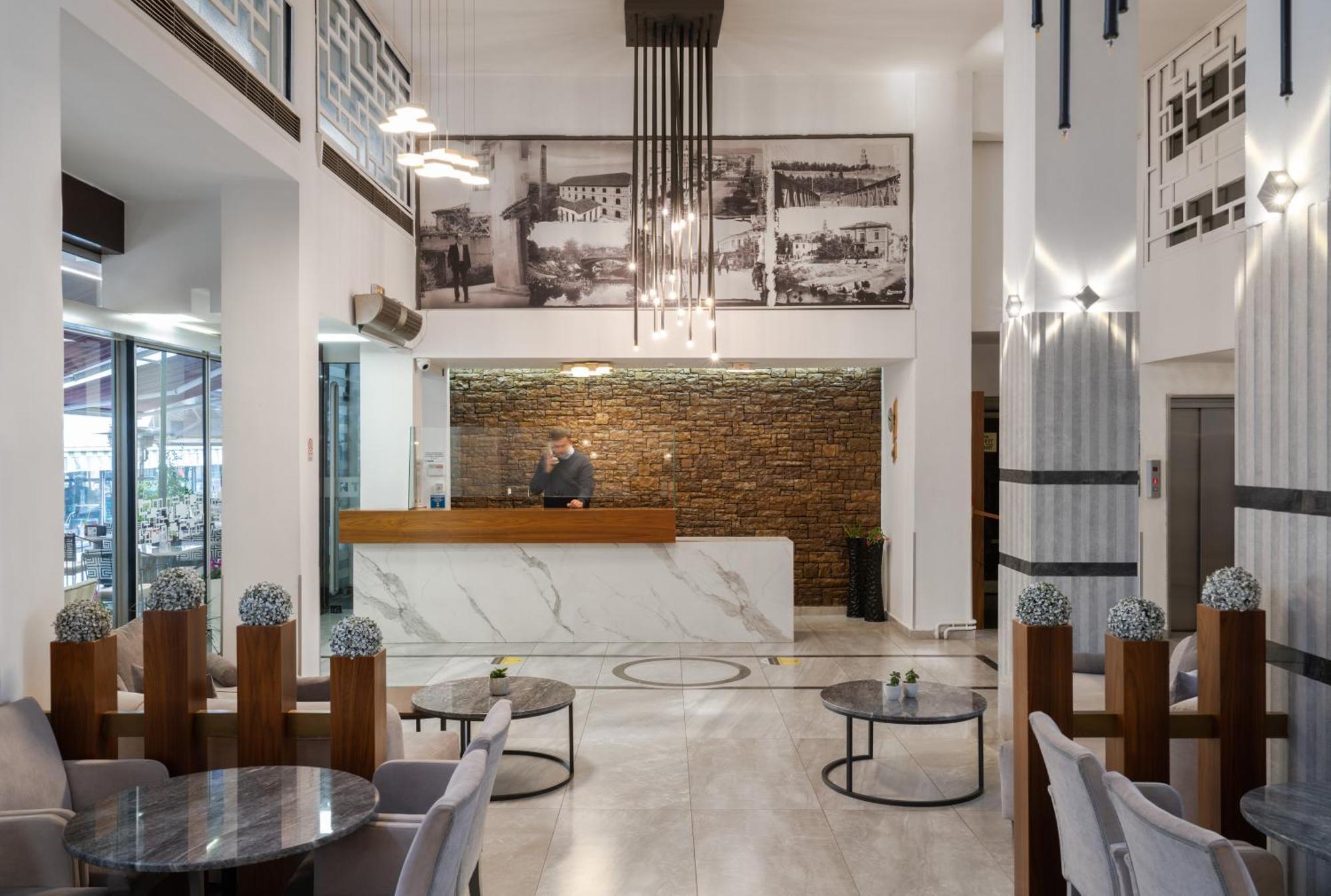 Hotel Ntinas Tríkala Kültér fotó